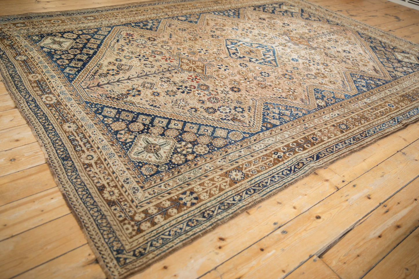 7.5x9.5 Vintage Distressed Qashqai Carpet