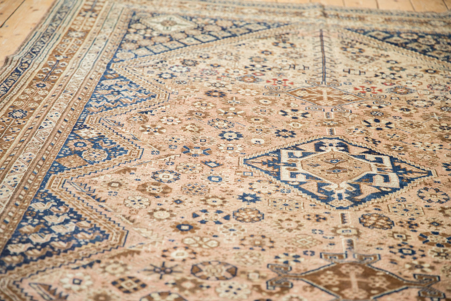 7.5x9.5 Vintage Distressed Qashqai Carpet