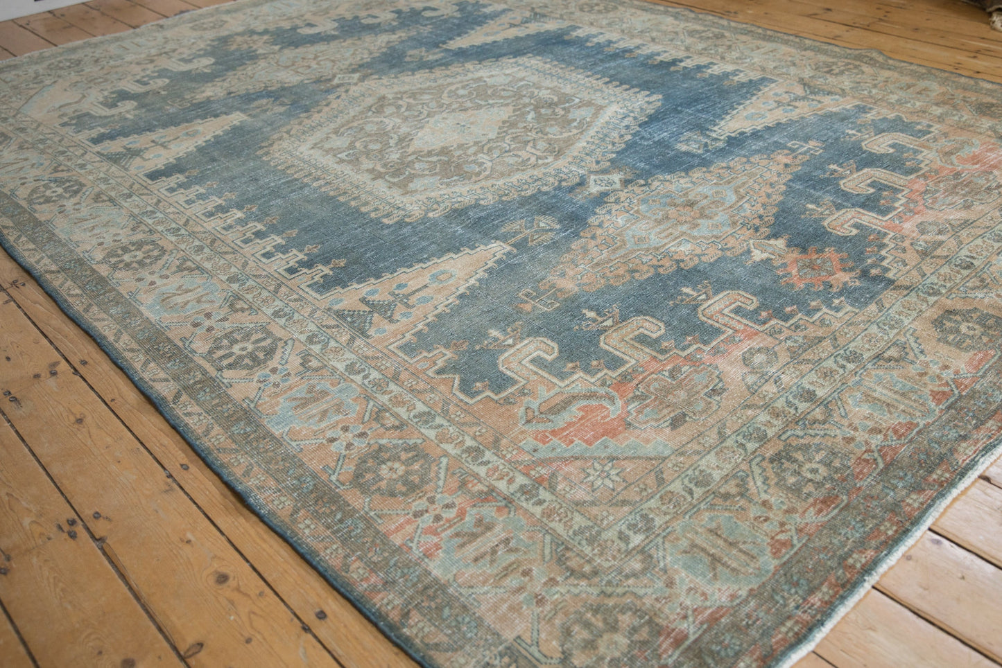 7.5x11 Vintage Distressed Veece Carpet