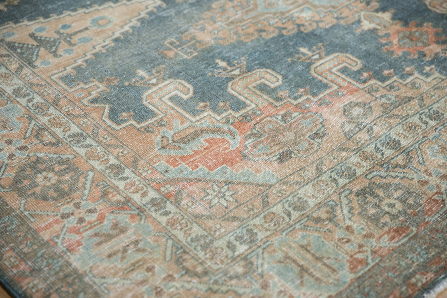 7.5x11 Vintage Distressed Veece Carpet