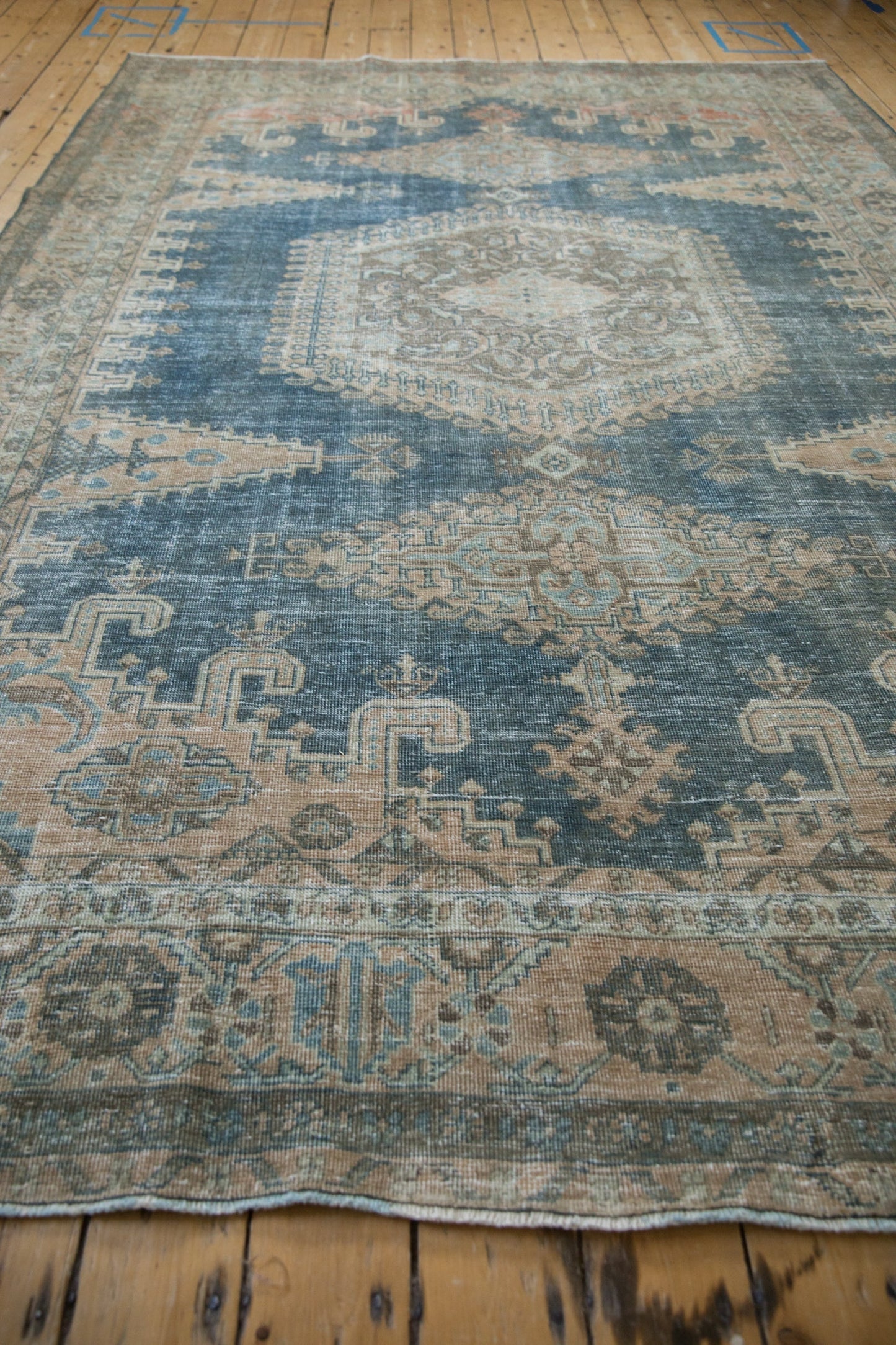 7.5x11 Vintage Distressed Veece Carpet