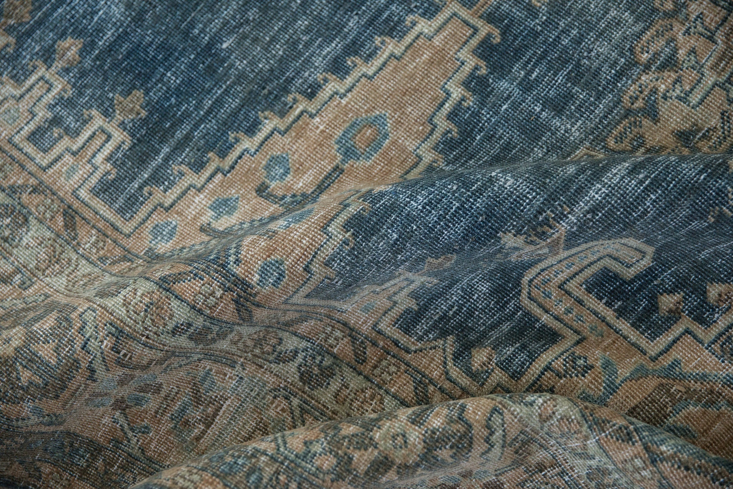 7.5x11 Vintage Distressed Veece Carpet