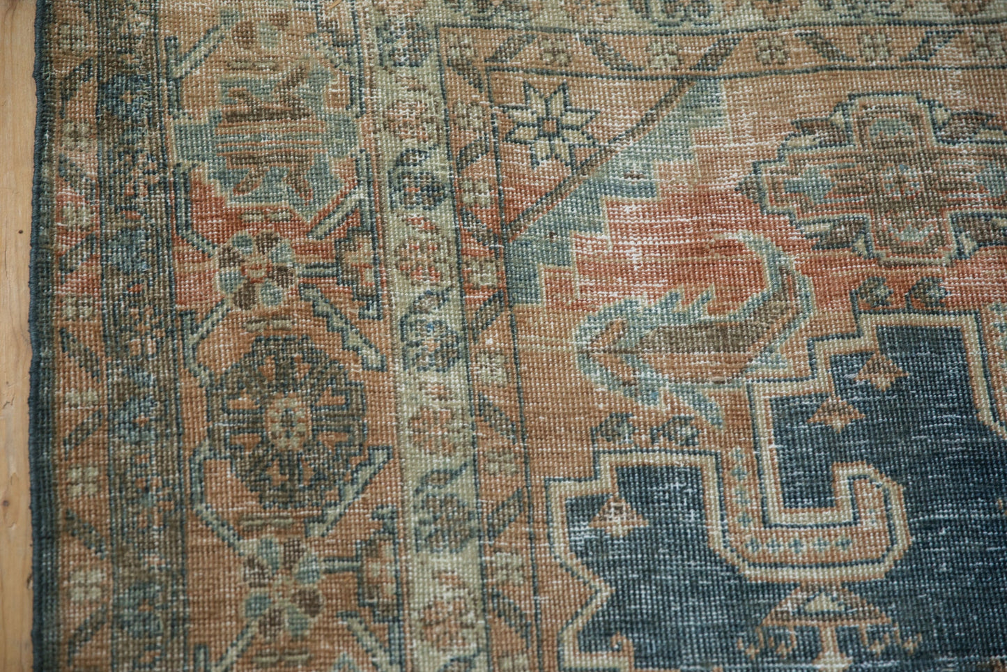 7.5x11 Vintage Distressed Veece Carpet