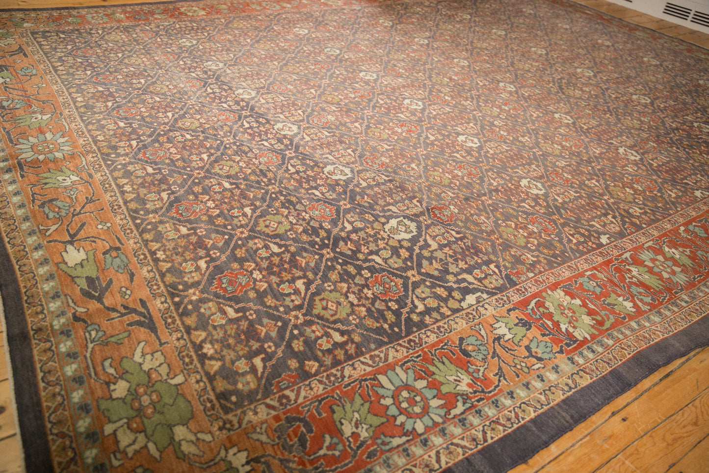 10.5x13.5 Vintage Distressed Mahal Carpet