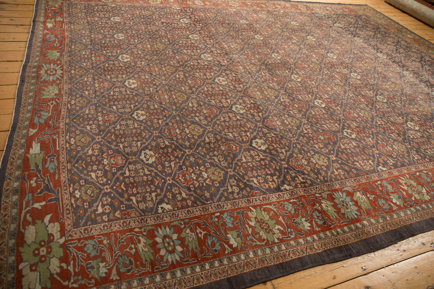 10.5x13.5 Vintage Distressed Mahal Carpet