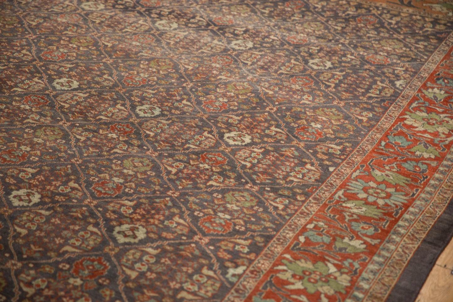 10.5x13.5 Vintage Distressed Mahal Carpet