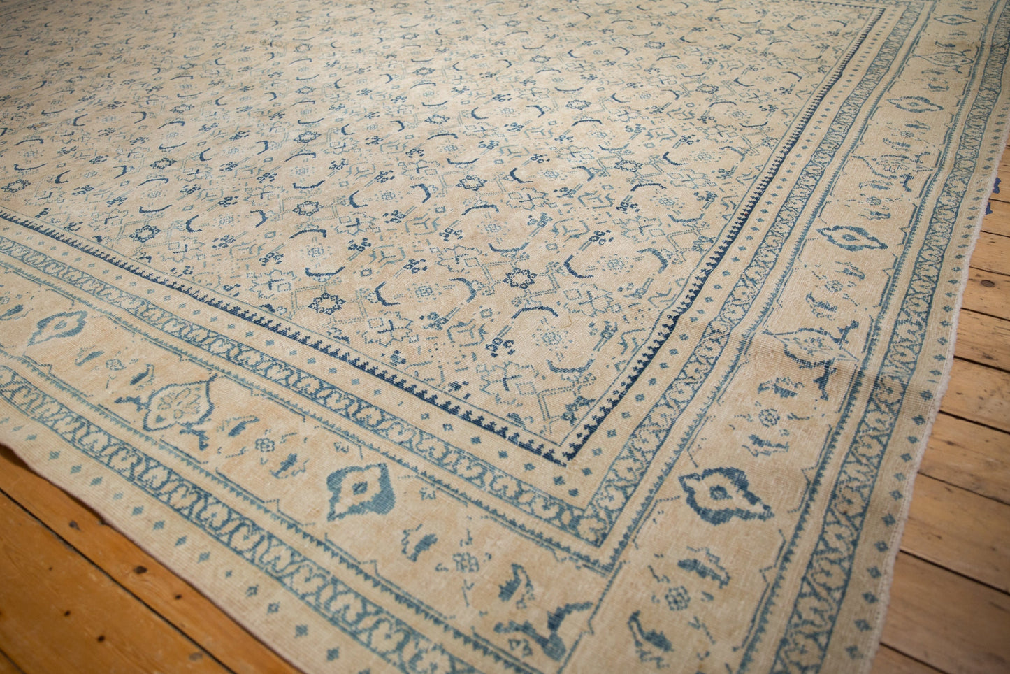 10x13.5 Vintage Distressed Mahal Carpet