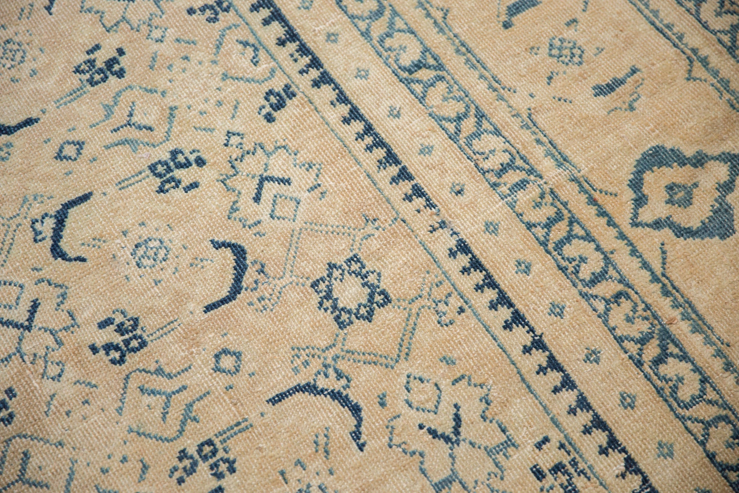 10x13.5 Vintage Distressed Mahal Carpet