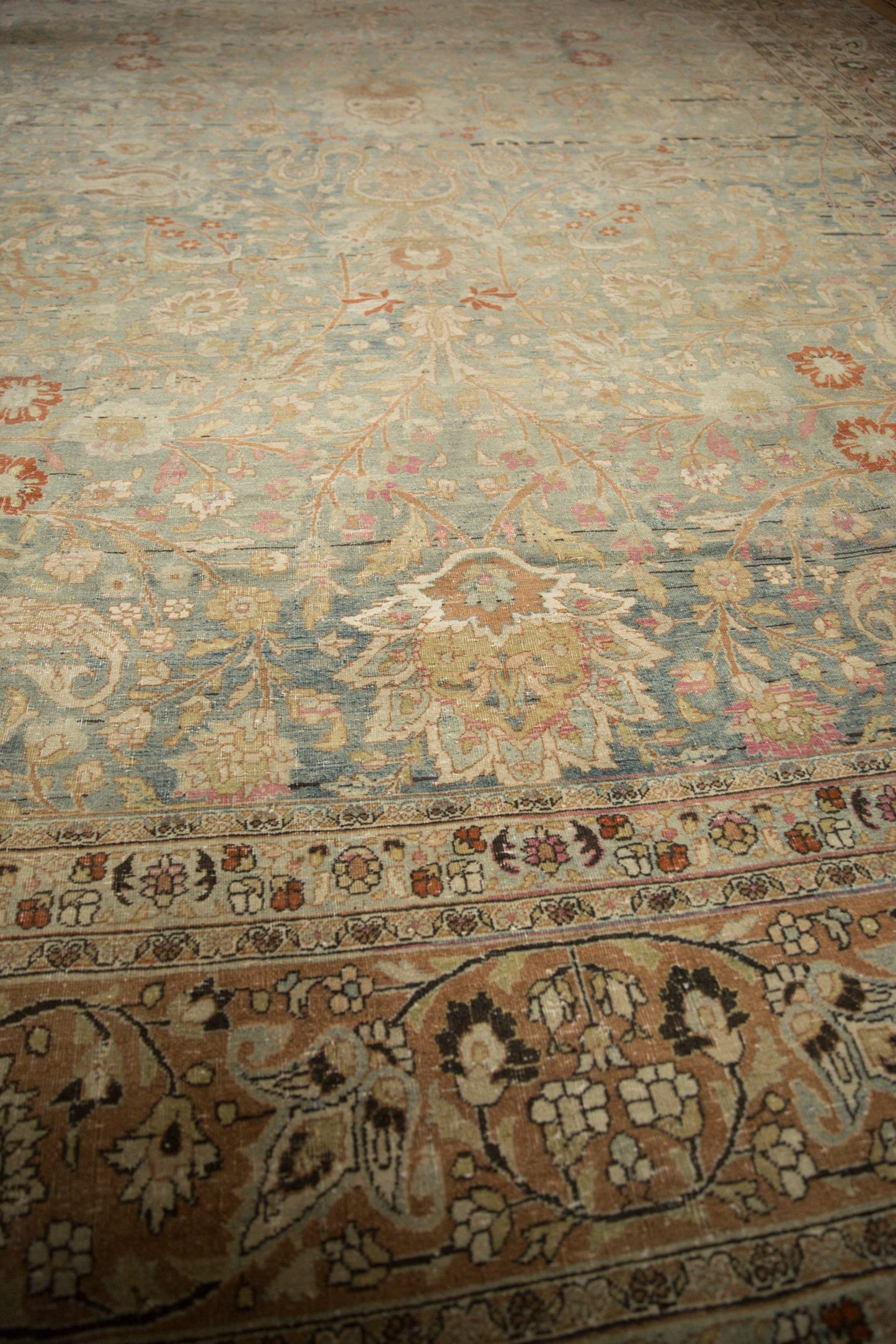 11.5x16 Vintage Distressed Meshed Carpet