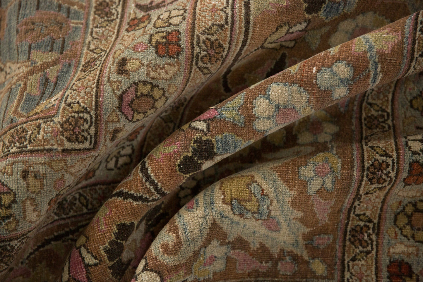 11.5x16 Vintage Distressed Meshed Carpet