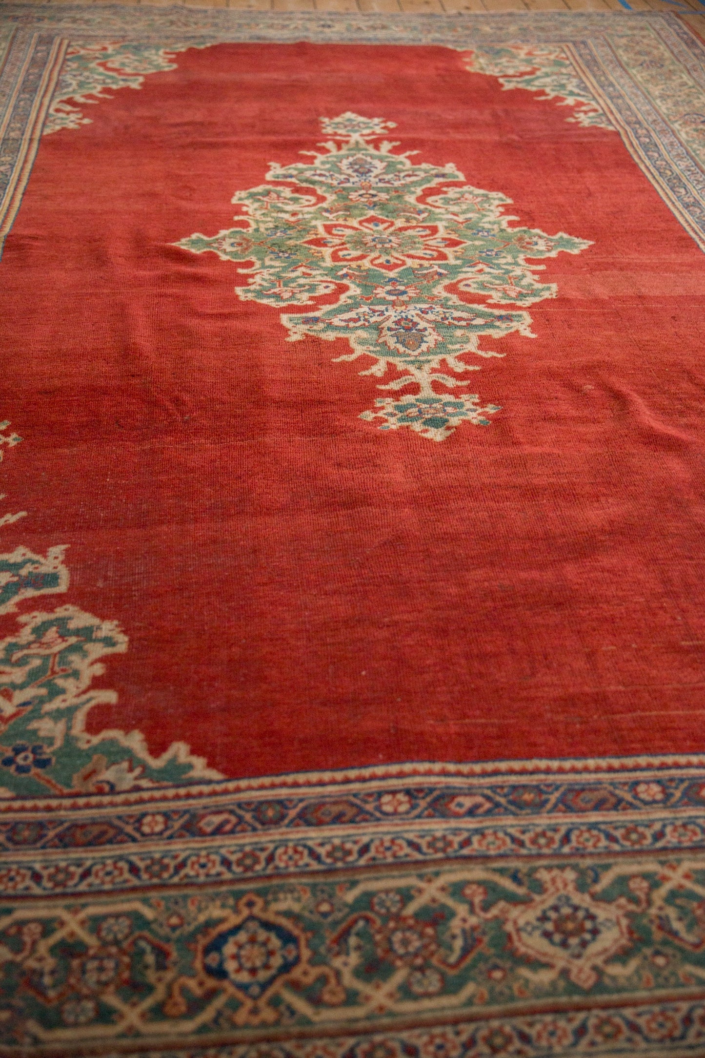 8x11 Vintage Mahal Carpet