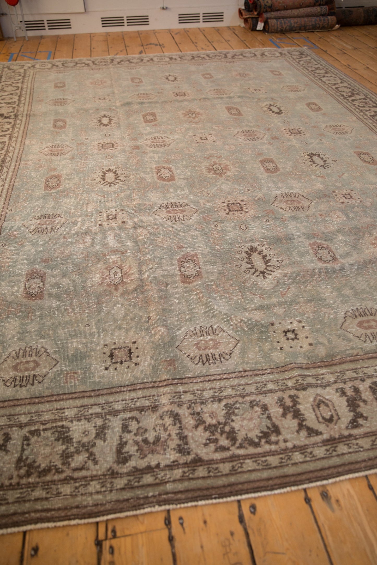 8x11 Vintage Distressed Mahal Carpet