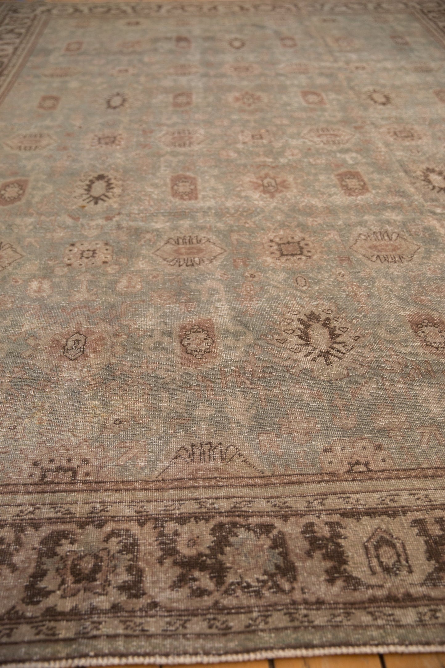 8x11 Vintage Distressed Mahal Carpet
