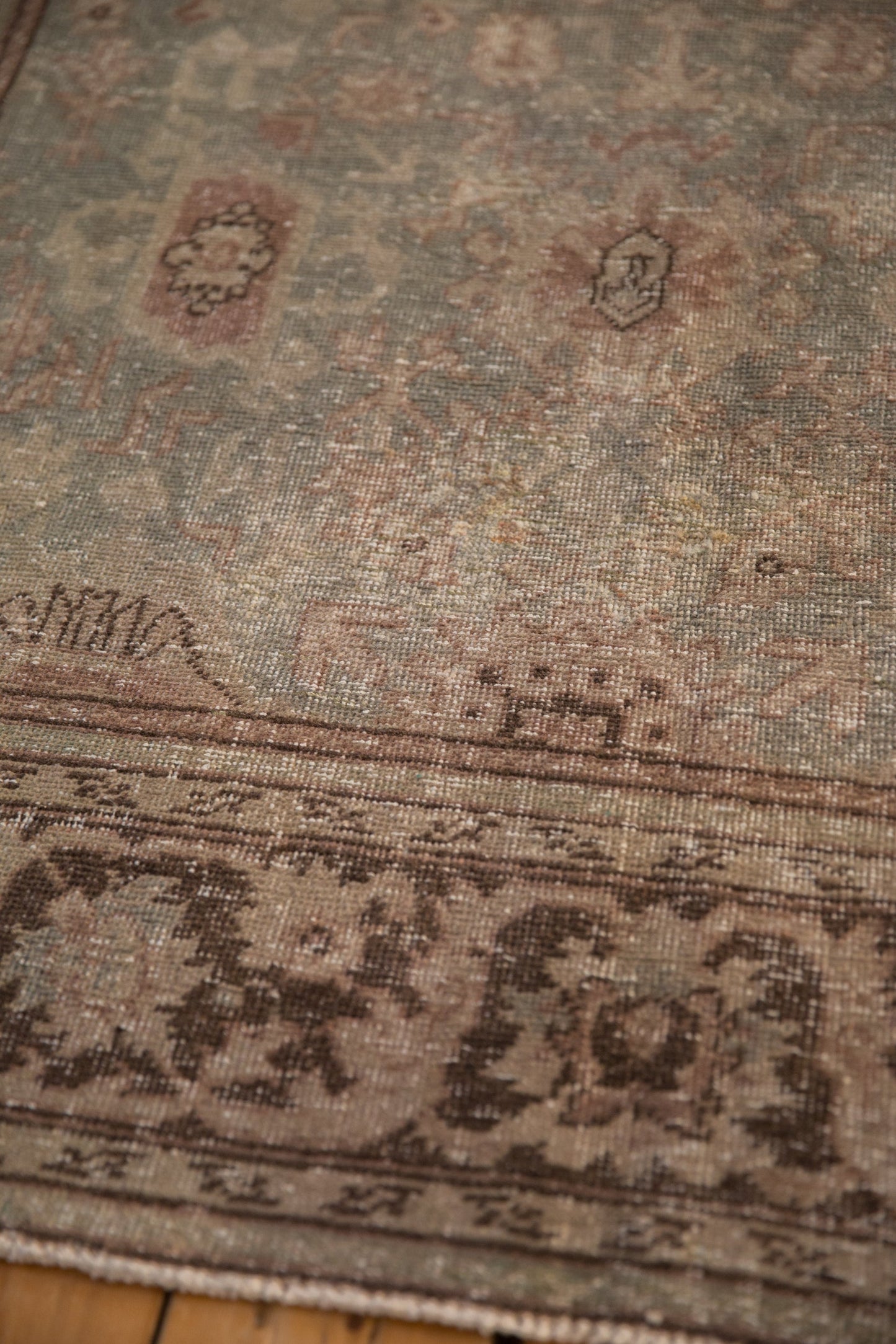8x11 Vintage Distressed Mahal Carpet