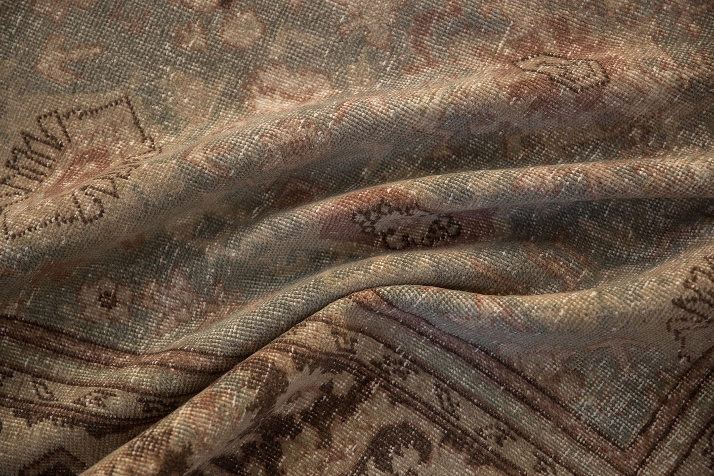 8x11 Vintage Distressed Mahal Carpet