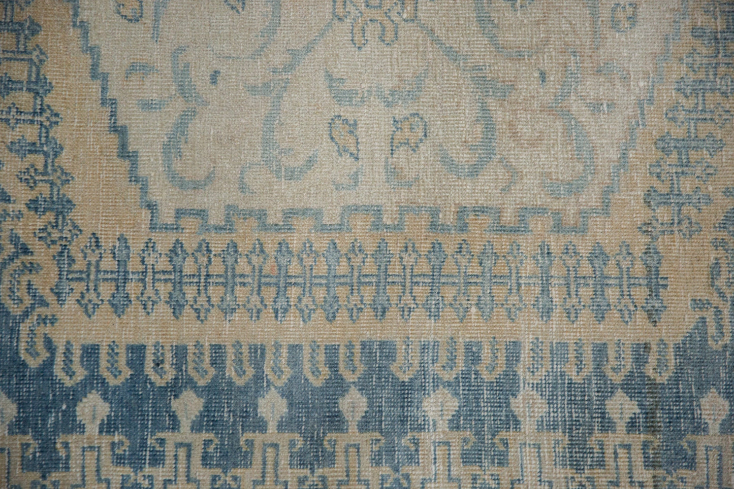 7x10 Vintage Distressed Veece Carpet