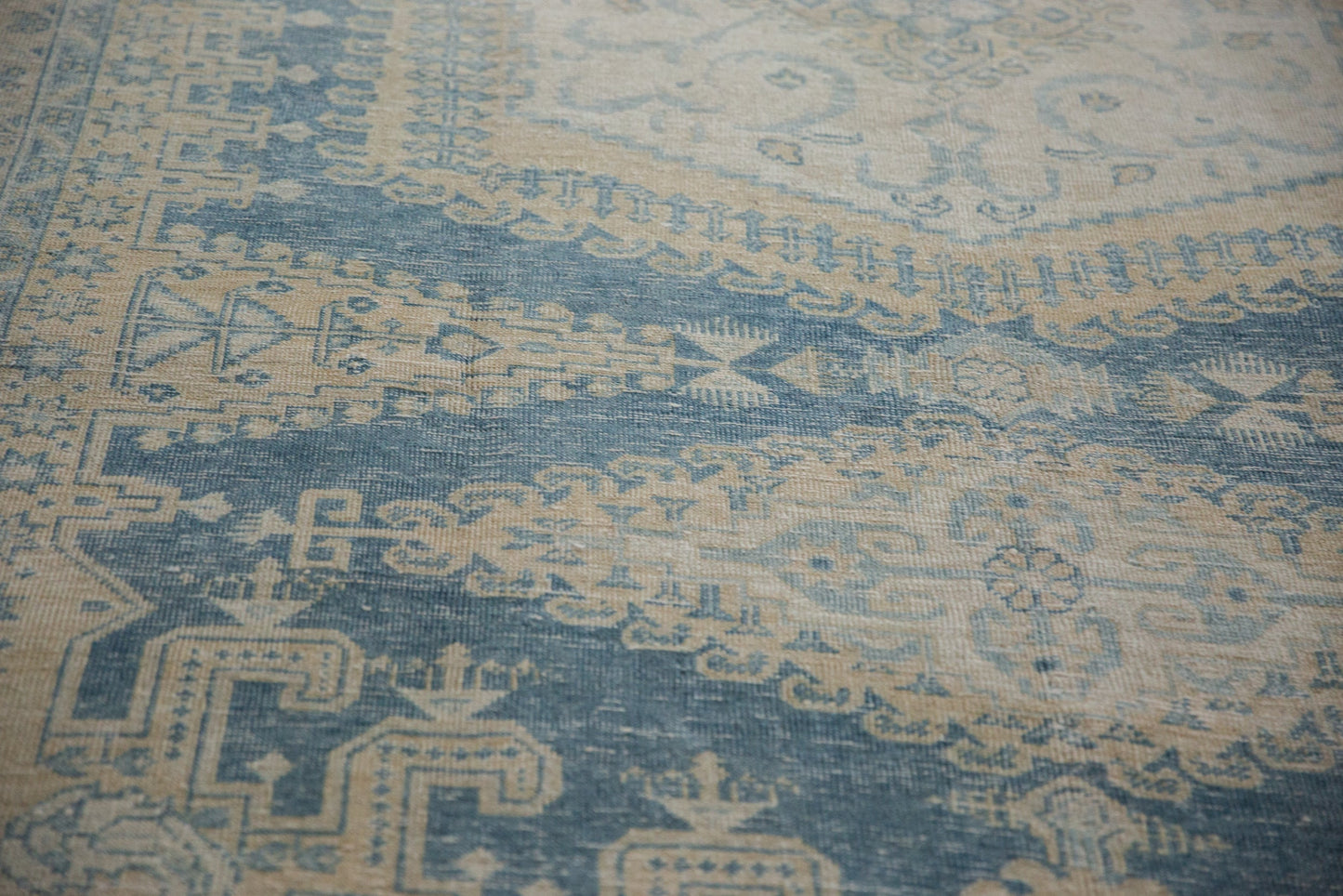 7x10 Vintage Distressed Veece Carpet