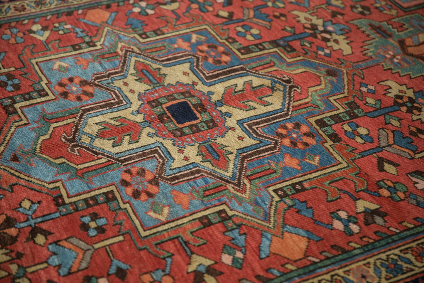 6x9 Antique Heriz Carpet