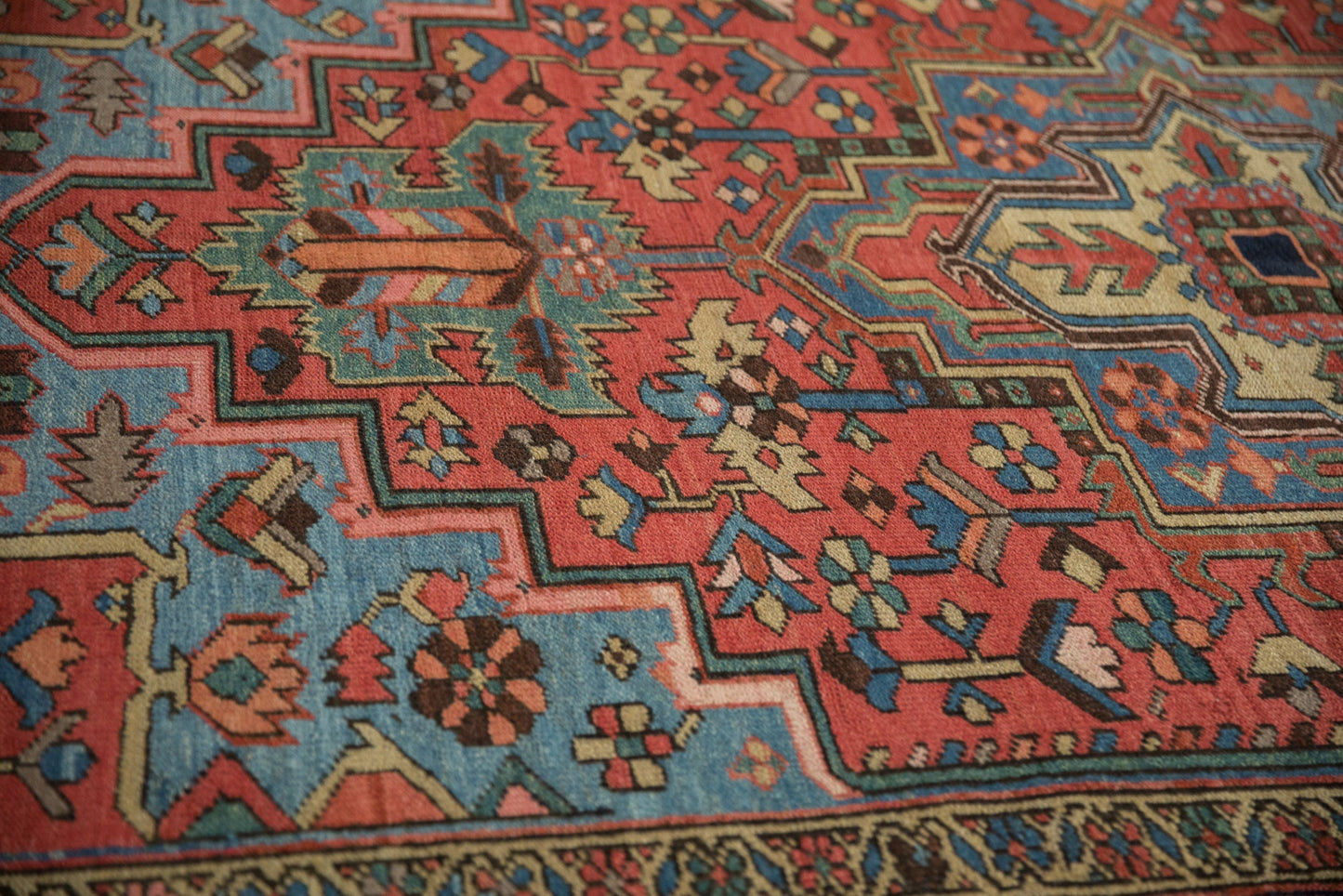 6x9 Antique Heriz Carpet