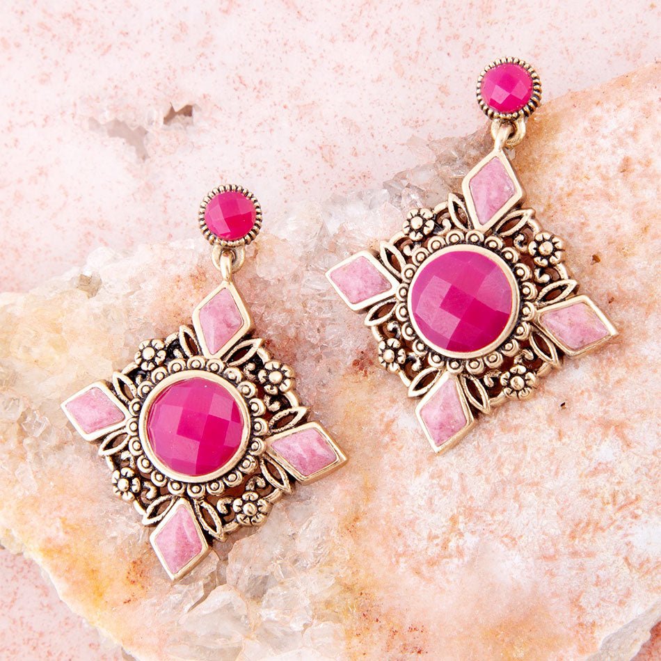 Veredelte rosa Quarz goldene Stecker-Ohrringe mit Anhänger