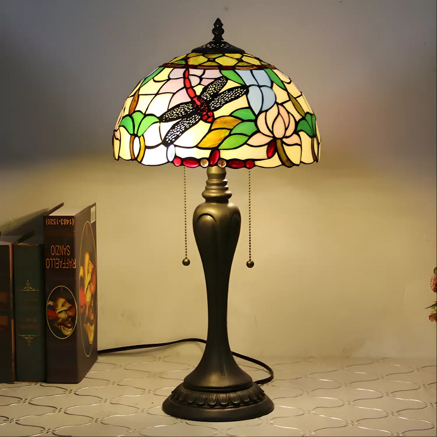 Europeisk Tiffany-lampa med trollsländedesign