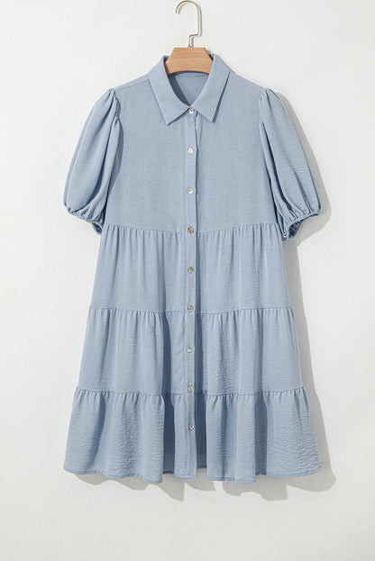 Vestito a balze con colletto camicia Arya, bottoni e maniche a sbuffo