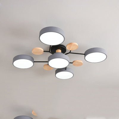Osvětlení kreativního moderního minimalistického malého bytu
