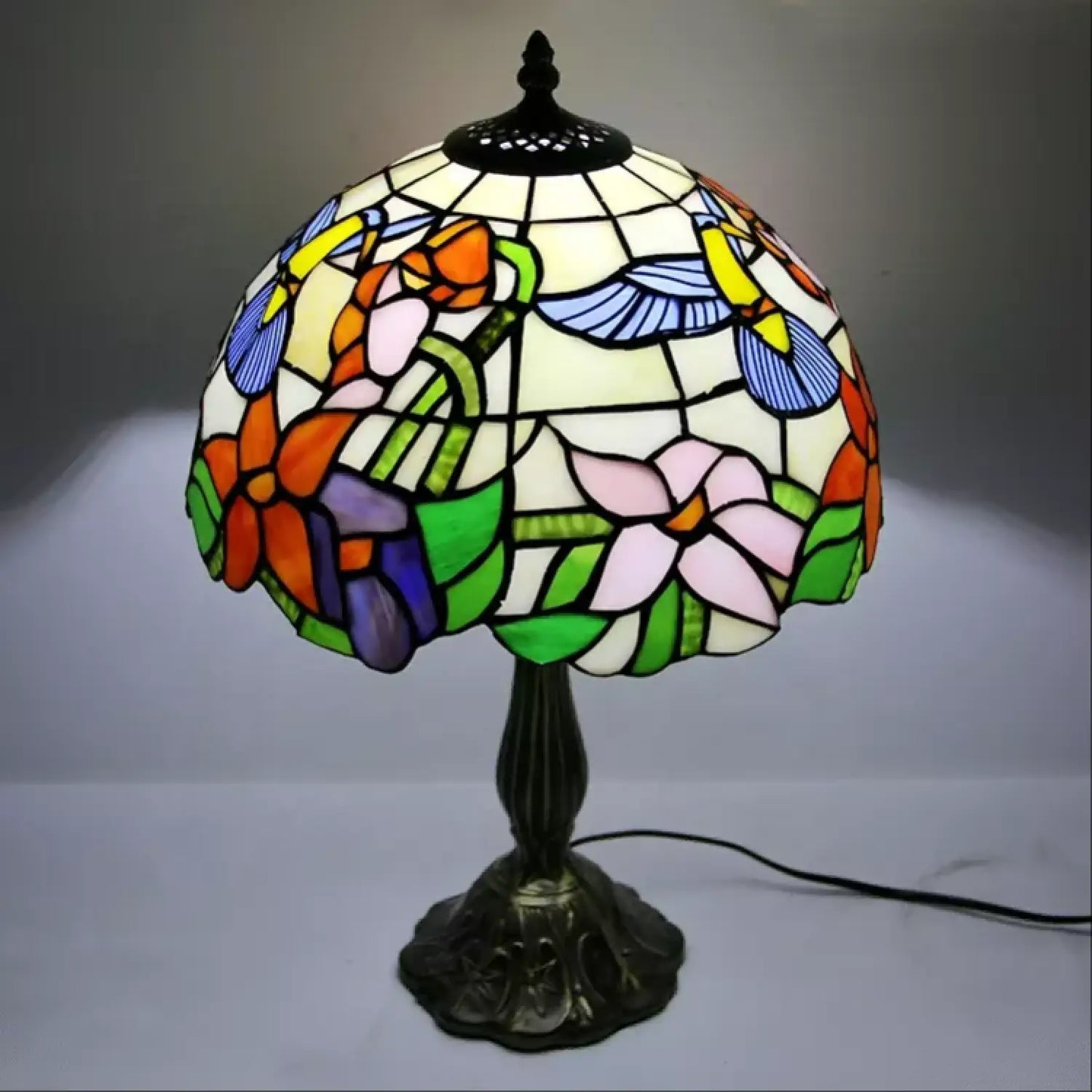 Elegante lampada Tiffany da tavolo in vetro a forma di fiore