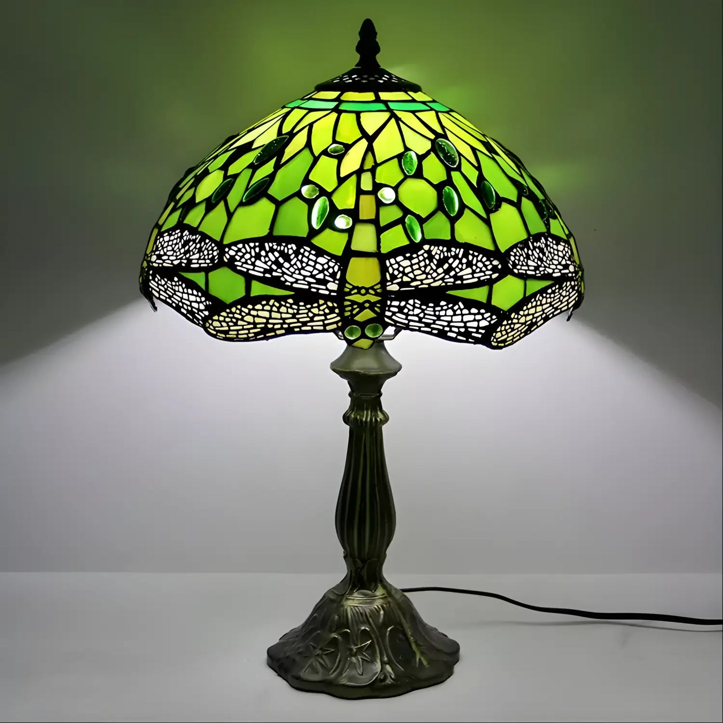 Grön Tiffany-lampa med trollslända