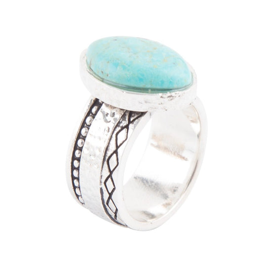 Anello grande martellato in argento sterling e turchese blu