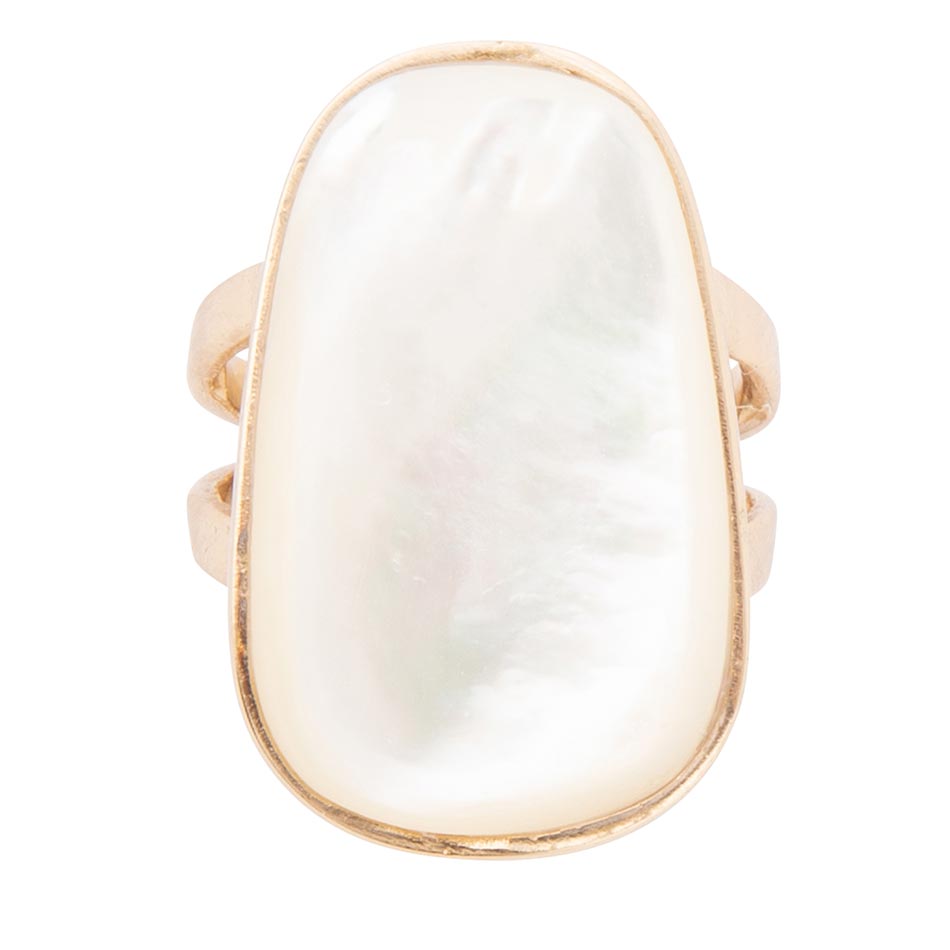 Anello dorato di madreperla bianca di alta classe