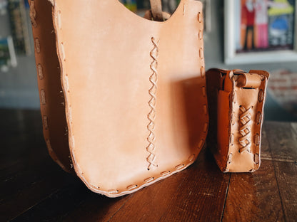 Arv Crossbody