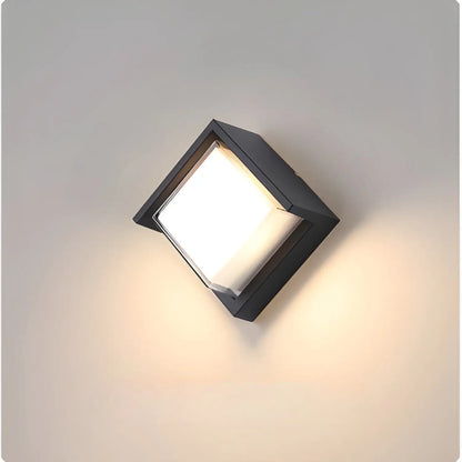 LED-vägglampa med PIR-rörelsesensor och vattentät