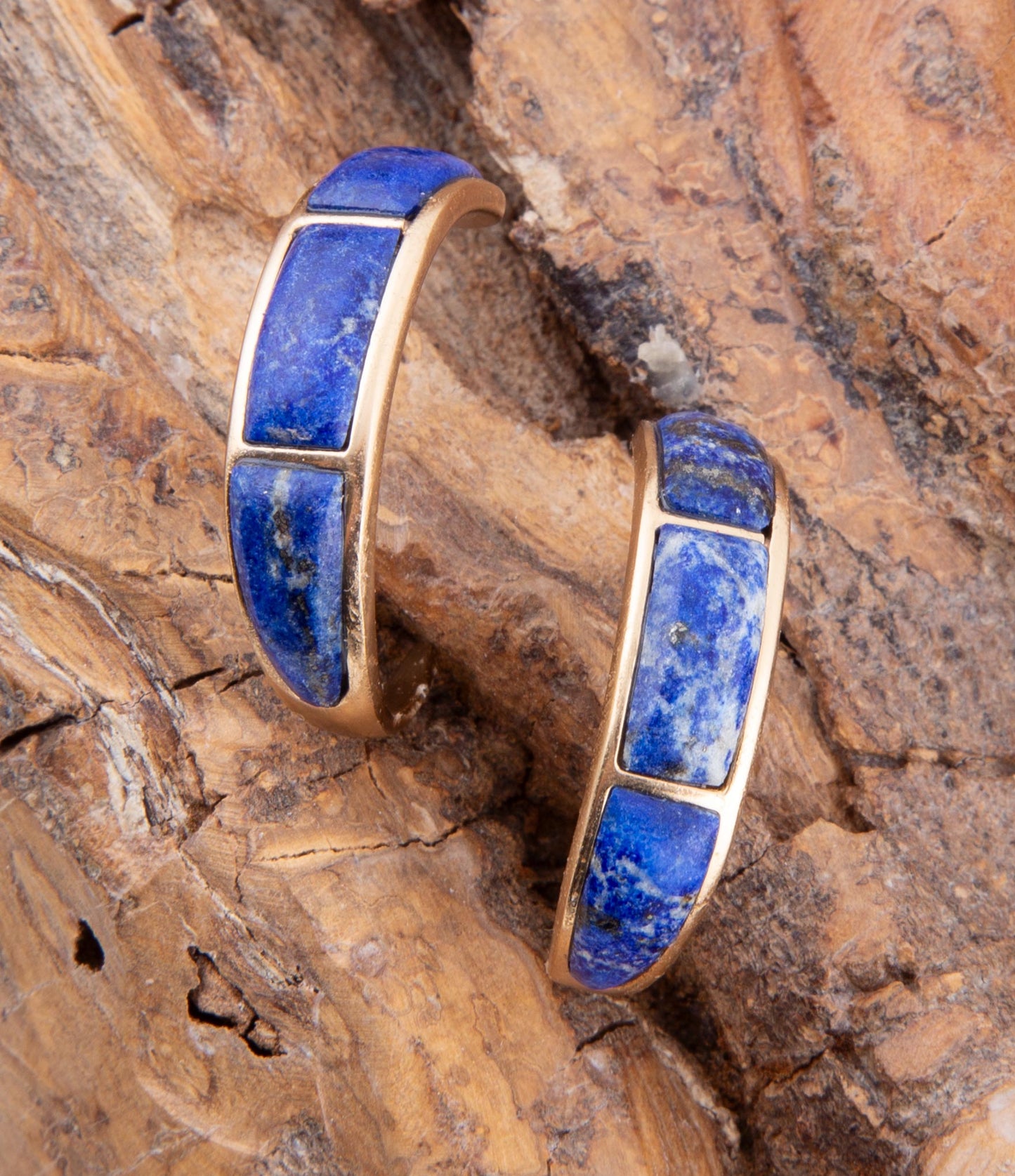 Orecchini a cerchio dorati Mila Blue Lapis