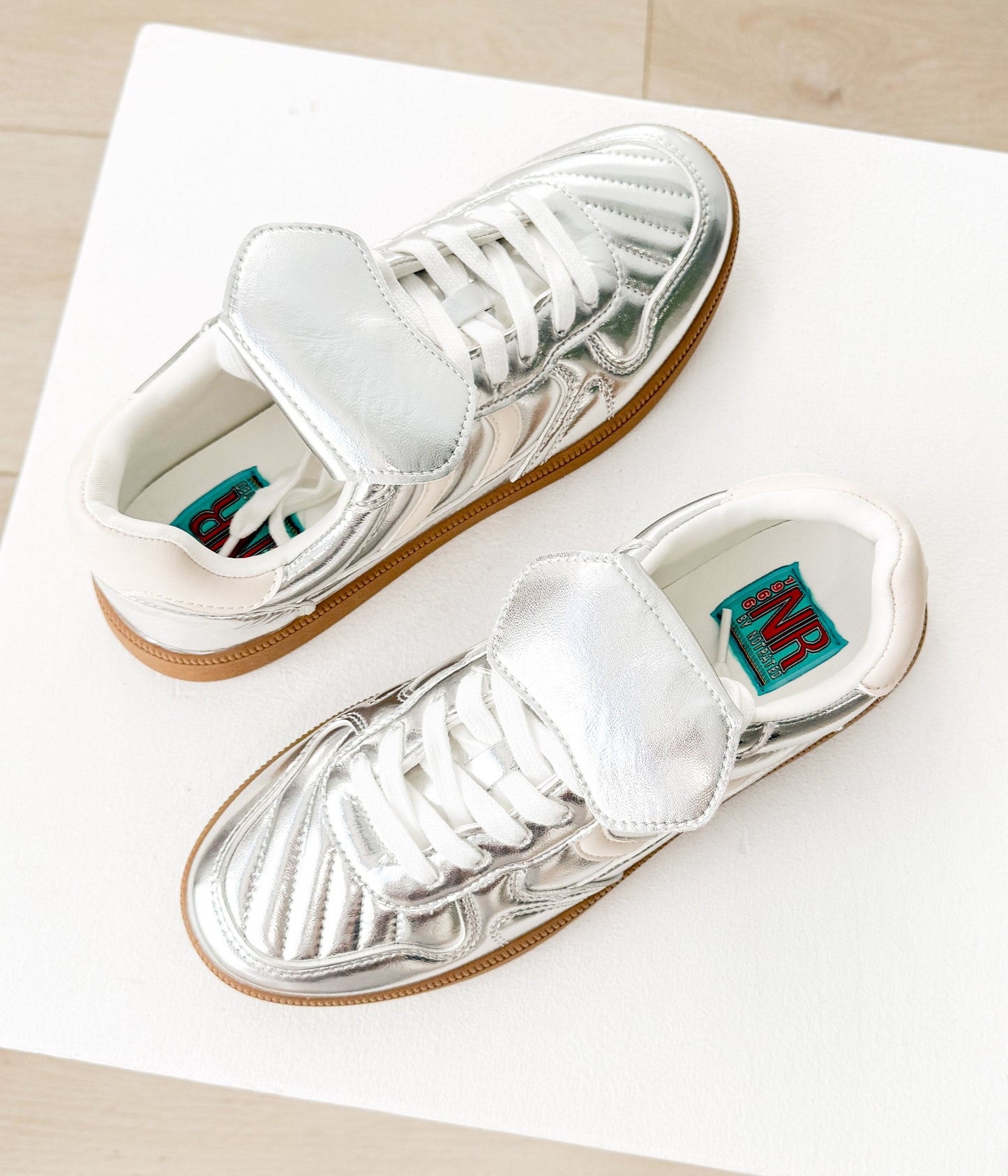 Milan Metallic Sneaker in Zilver