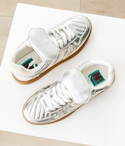 Milan Metallic Sneaker in Zilver