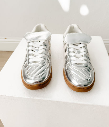 Milan Metallic Sneaker in Zilver