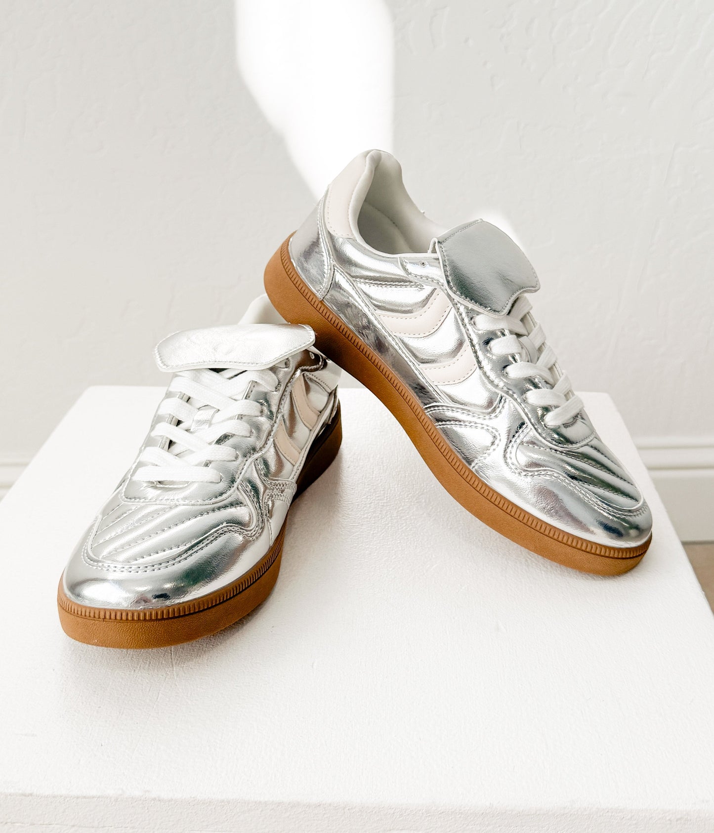 Milan Metallic Sneaker in Zilver