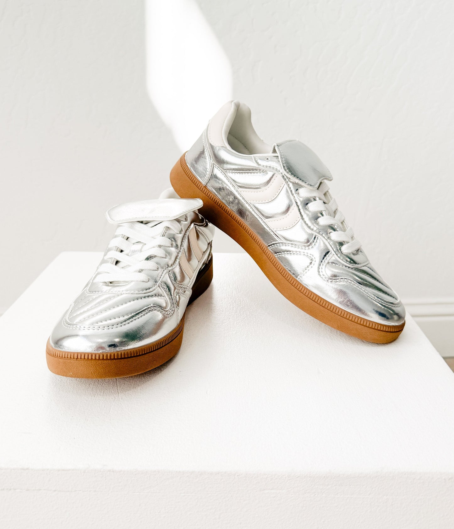Milan Metallic Sneaker in Zilver