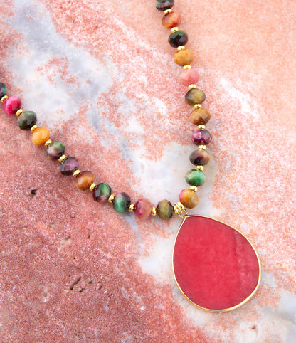 Smycke med flerfärgad tigeröga och rosa jade, guldfärgat halsband