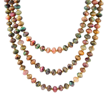 Collana dorata a triplo filo con occhio di tigre multicolore incastonato