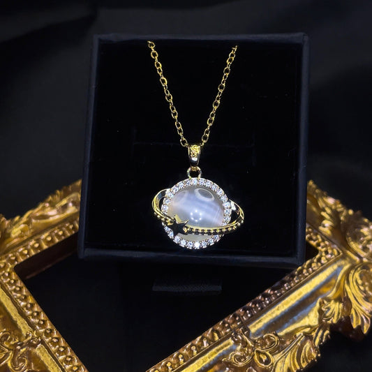 Collana con opale del pianeta Saturno