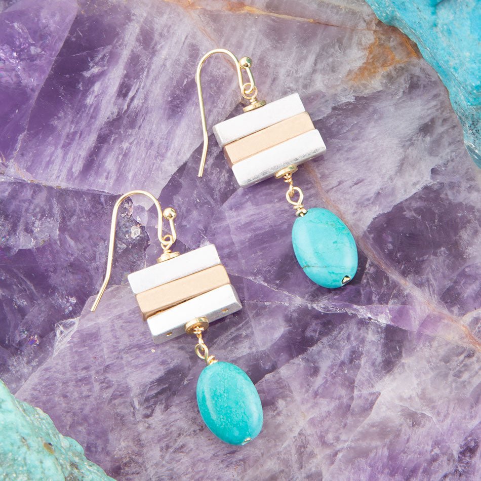 Orecchini a goccia in magnesite blu Pueblo e metallo misto