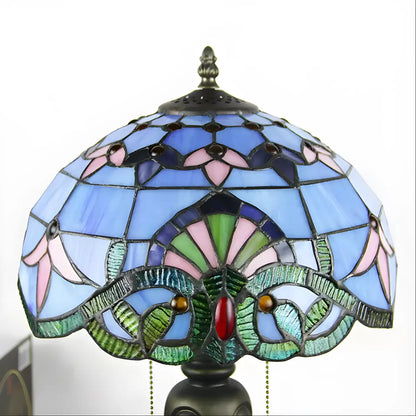 Lila Tiffany-lampa i barockglasstil