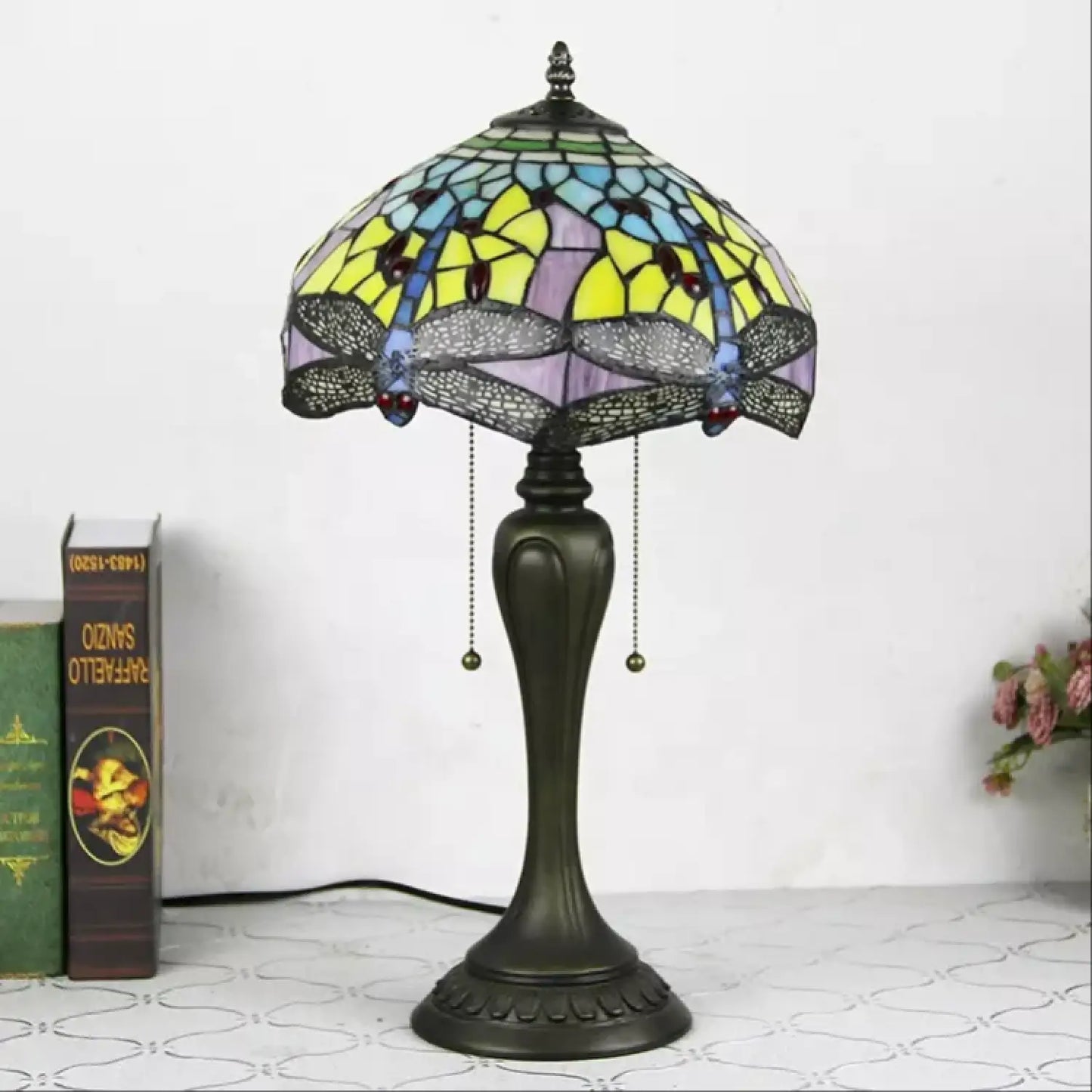 Retro glas Tiffany-lampa med trollsländeglasarbete