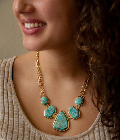 Plakken van blauwe turkoois gouden statement ketting