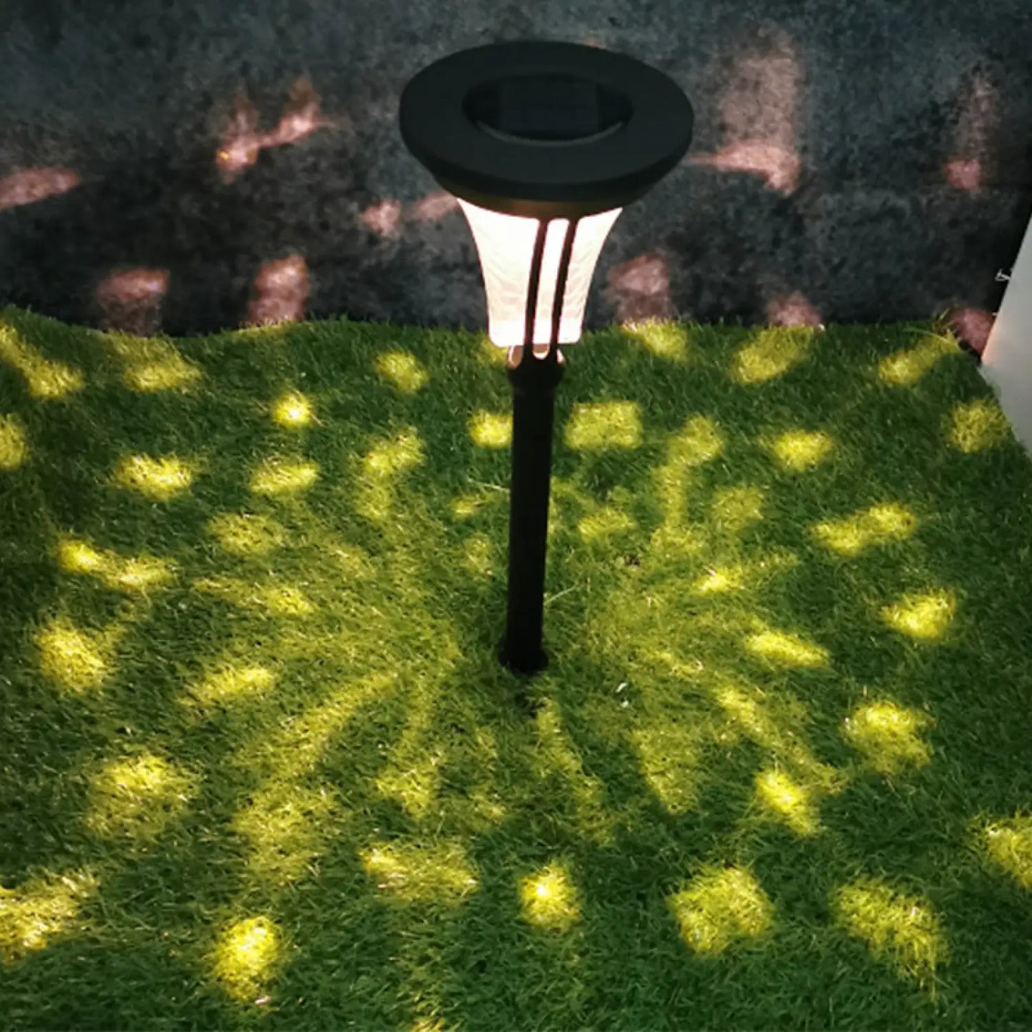 Solcellsdriven LED-trädgårdslampa för gräsmatta, villa och utomhuslandskapsdekoration