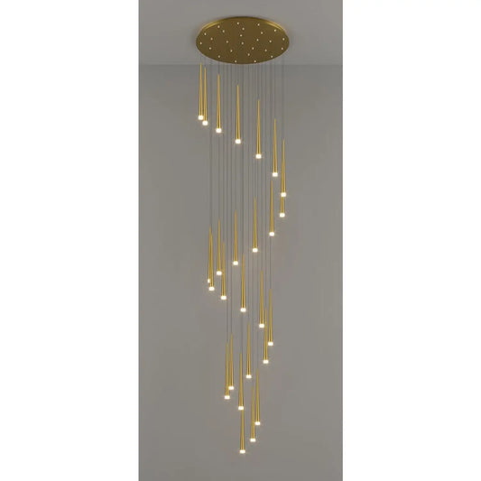 Stilfull och lång ljuskrona för trappa med sammansatt ringdesign