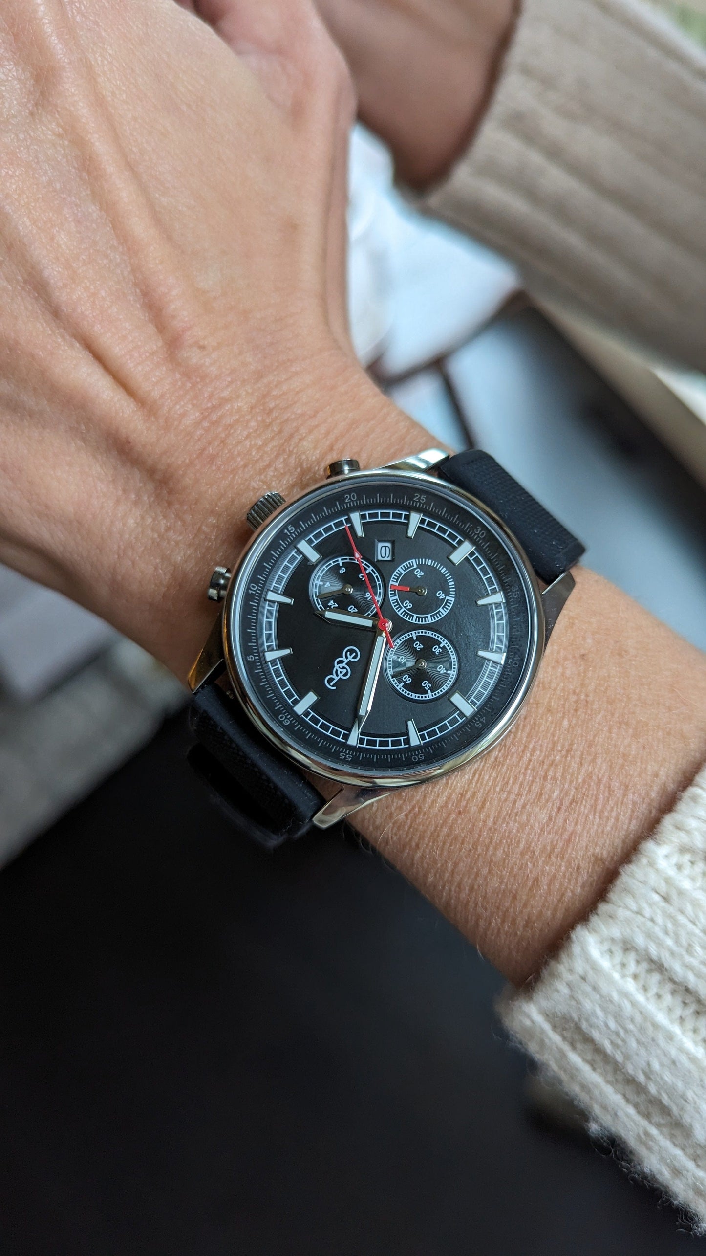Czarny sportowy chronograf