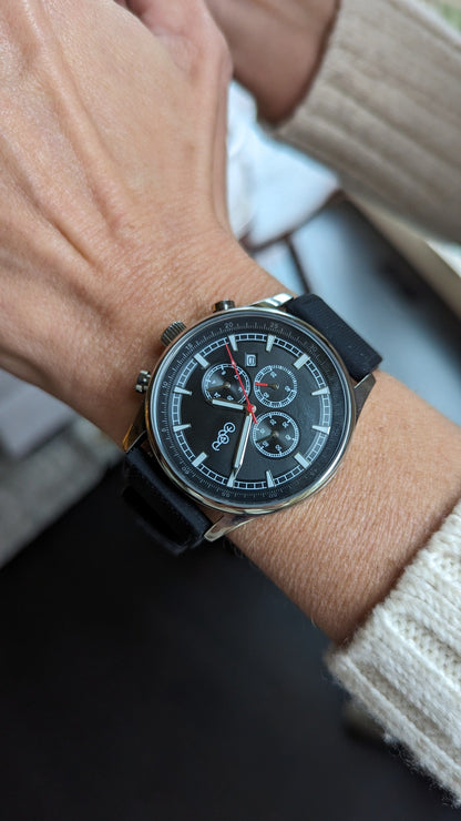 Czarny sportowy chronograf